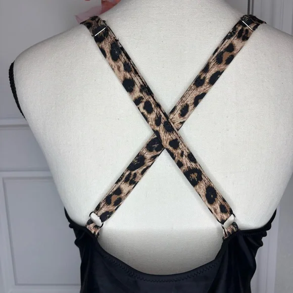 Super Cute Cutout One Piece Swimsuit with Tummy Control - Picture 7 of 16